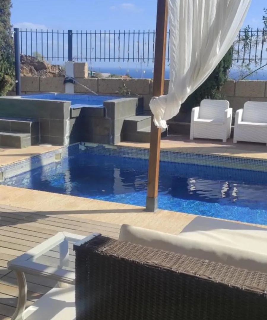 Luxury Villa Sea Views Heated Pool Private Jacuzzi Wifi Bbq Parking Tennis Court Candelaria 0*,  Spagna